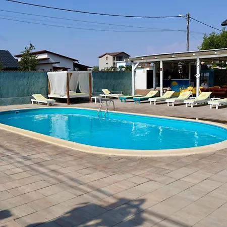 Гостевой дом De Inchiriat Duly Костинешти